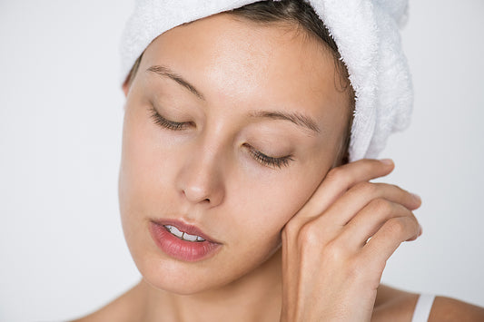 Discover the Magic of Brightening Serums by Tara’s Choice: Unveiling the Power of Vitamin C, Retinol, and Hyaluronic Acid